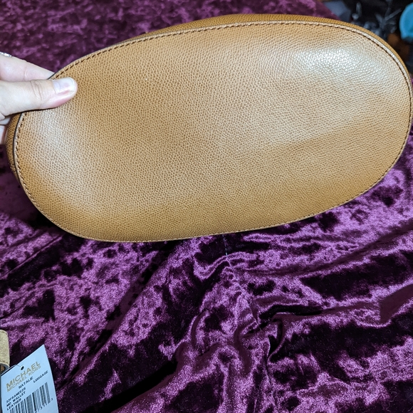 Michael kors bag and wallet - Picture 2 of 11